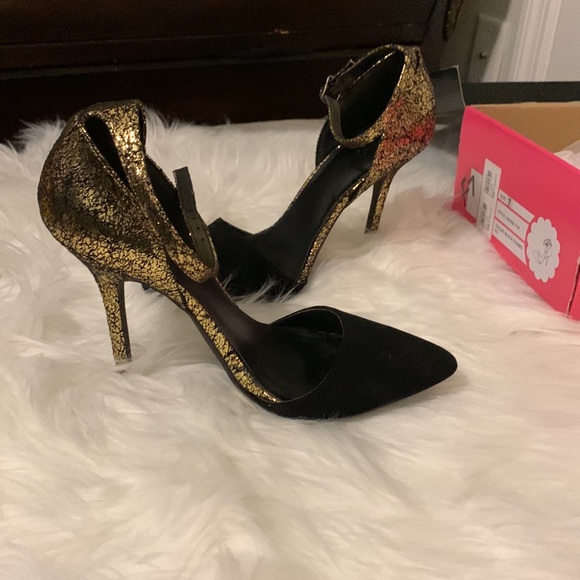 Heels - Picture 2 of 5